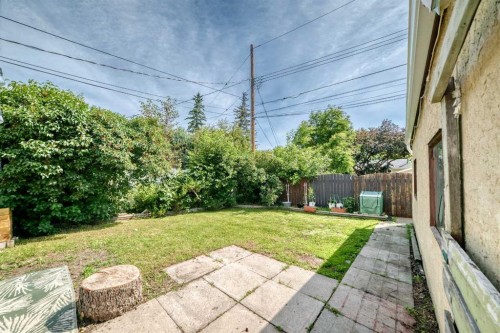 6108 Lloyd Crescent Sw, Calgary, AB - Outdoor