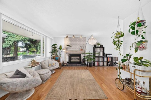 6108 Lloyd Crescent Sw, Calgary, AB - Indoor Photo Showing Living Room With Fireplace