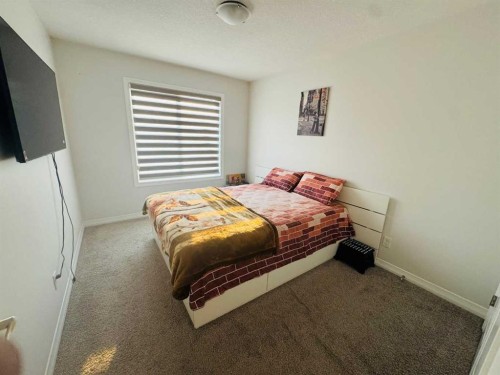 55 Corner Meadows Villas Ne, Calgary, AB - Indoor Photo Showing Bedroom