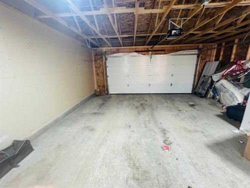 55 Corner Meadows Villas Ne, Calgary, AB - Indoor Photo Showing Garage