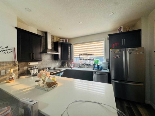 55 Corner Meadows Villas Ne, Calgary, AB - Indoor Photo Showing Kitchen