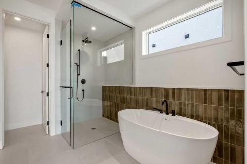 710 Bridge Crescent Ne, Calgary, AB 