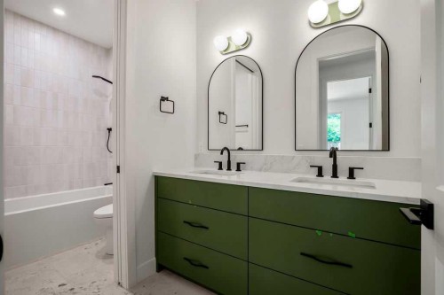 710 Bridge Crescent Ne, Calgary, AB 