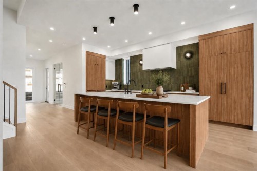 710 Bridge Crescent Ne, Calgary, AB 