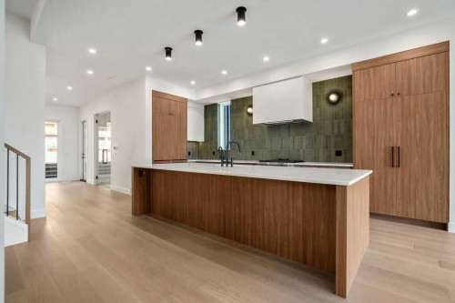 710 Bridge Crescent Ne, Calgary, AB 