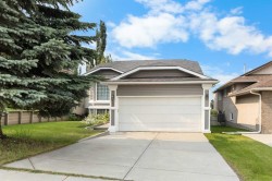 28 Harvest Oak Drive NE Calgary, AB T3K 4E2