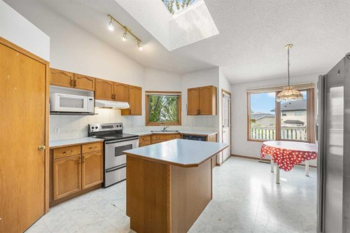 28 Harvest Oak Drive Ne, Calgary, AB 