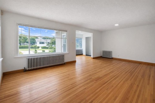 326 27 Avenue Ne, Calgary, AB - Indoor