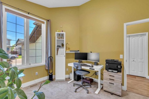46 Somerside Manor Sw, Calgary, AB - Indoor Photo Showing Office
