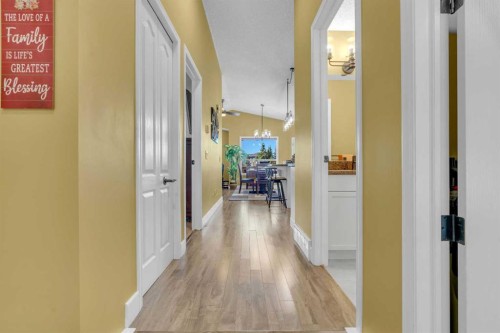 46 Somerside Manor Sw, Calgary, AB - Indoor Photo Showing Other Room