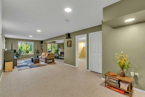 46 Somerside Manor Sw, Calgary, AB - Indoor
