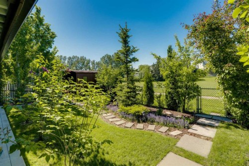 46 Somerside Manor Sw, Calgary, AB - Outdoor