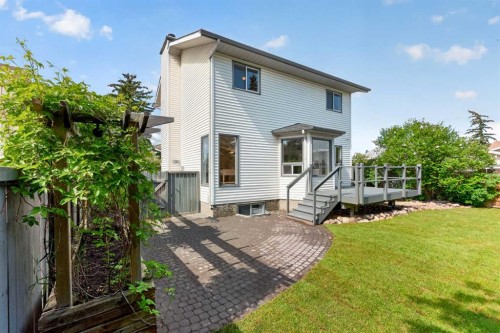 70 West Mackay Crescent, Cochrane, AB 