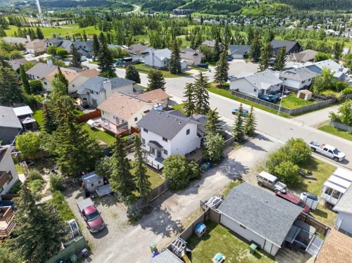 70 West Mackay Crescent, Cochrane, AB 