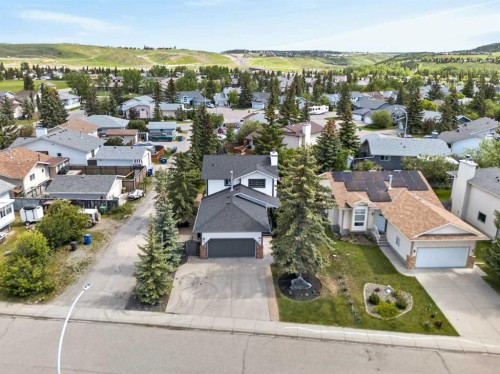 70 West Mackay Crescent, Cochrane, AB 