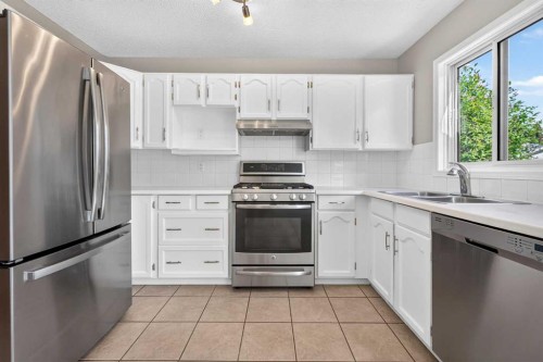 70 West Mackay Crescent, Cochrane, AB 