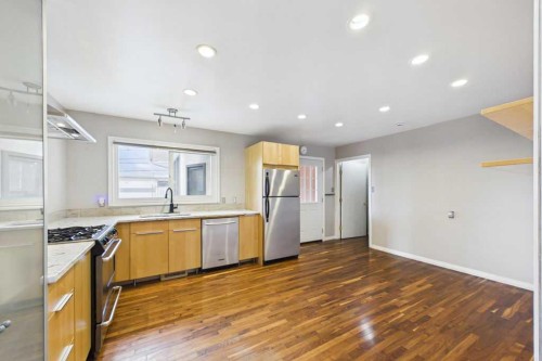 28 Franklin Drive Se, Calgary, AB - Indoor Photo Showing Kitchen With Stainless Steel Kitchen With Upgraded Kitchen