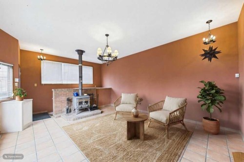 28 Franklin Drive Se, Calgary, AB - Indoor With Fireplace