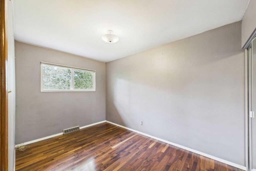 28 Franklin Drive Se, Calgary, AB - Indoor Photo Showing Other Room