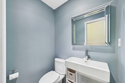 28 Franklin Drive Se, Calgary, AB - Indoor Photo Showing Bathroom