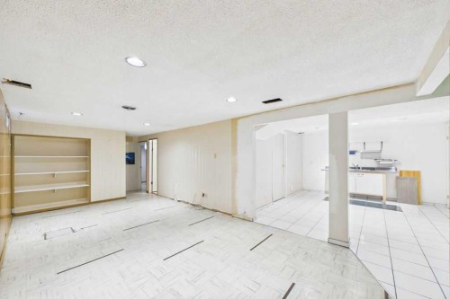 28 Franklin Drive Se, Calgary, AB - Indoor
