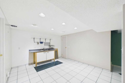 28 Franklin Drive Se, Calgary, AB - Indoor