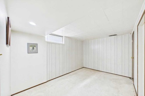 28 Franklin Drive Se, Calgary, AB - Indoor Photo Showing Other Room