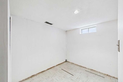 28 Franklin Drive Se, Calgary, AB - Indoor