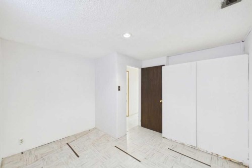 28 Franklin Drive Se, Calgary, AB - Indoor Photo Showing Other Room