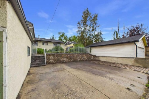 28 Franklin Drive Se, Calgary, AB - Outdoor