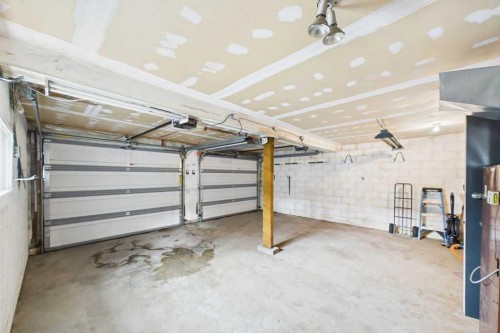 28 Franklin Drive Se, Calgary, AB - Indoor Photo Showing Garage