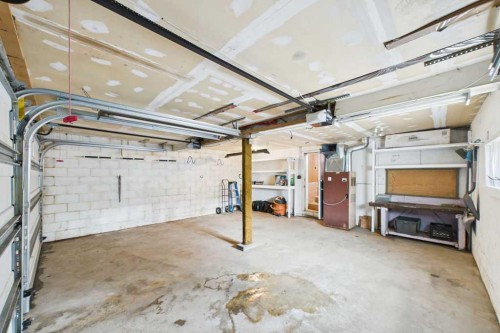 28 Franklin Drive Se, Calgary, AB - Indoor Photo Showing Garage
