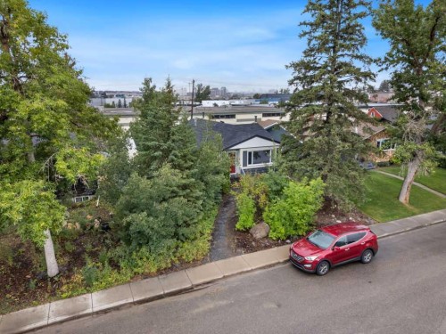 28 Franklin Drive Se, Calgary, AB - Outdoor