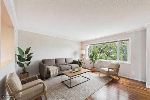 28 Franklin Drive Se, Calgary, AB - Indoor Photo Showing Living Room
