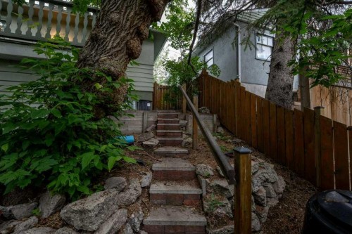 2216 19 Street Sw, Calgary, AB 