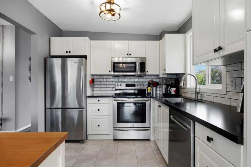8A Arlington Bay Se, Calgary, AB 
