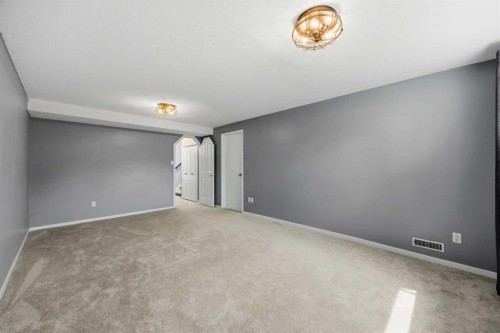 8A Arlington Bay Se, Calgary, AB 