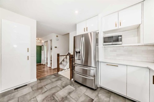 584 Woodhill Place Sw, Calgary, AB 