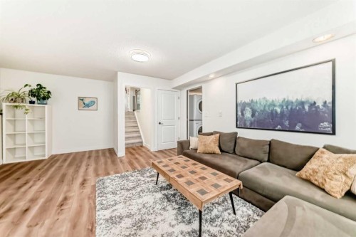 584 Woodhill Place Sw, Calgary, AB 