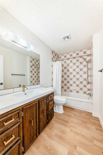 584 Woodhill Place Sw, Calgary, AB 