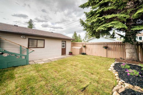 584 Woodhill Place Sw, Calgary, AB 