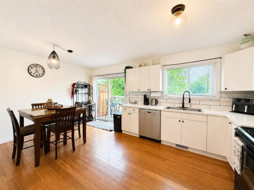 2119 23 Ave Close, Bowden, AB 
