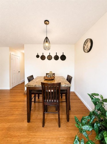 2119 23 Ave Close, Bowden, AB 