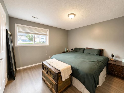 2119 23 Ave Close, Bowden, AB 