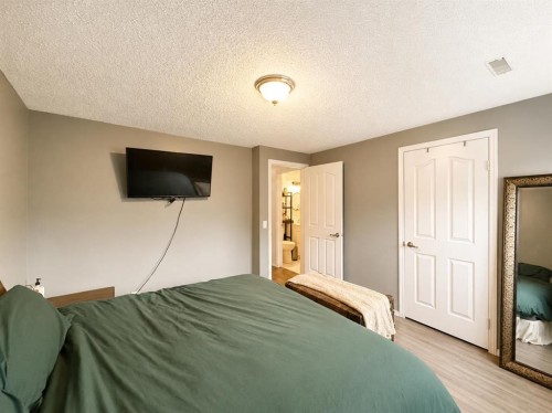 2119 23 Ave Close, Bowden, AB 
