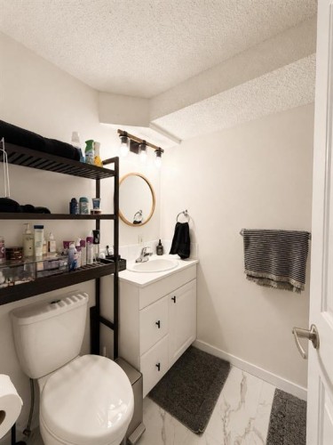 2119 23 Ave Close, Bowden, AB 