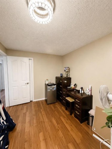 2119 23 Ave Close, Bowden, AB 