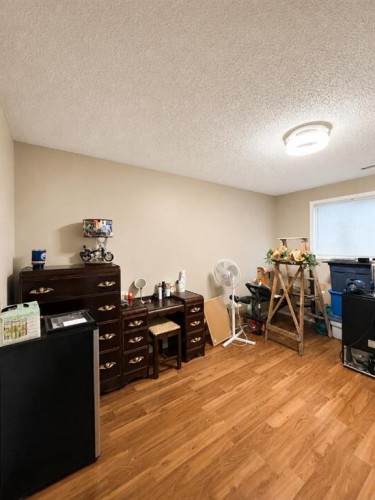 2119 23 Ave Close, Bowden, AB 