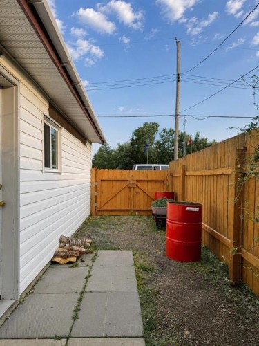 2119 23 Ave Close, Bowden, AB 