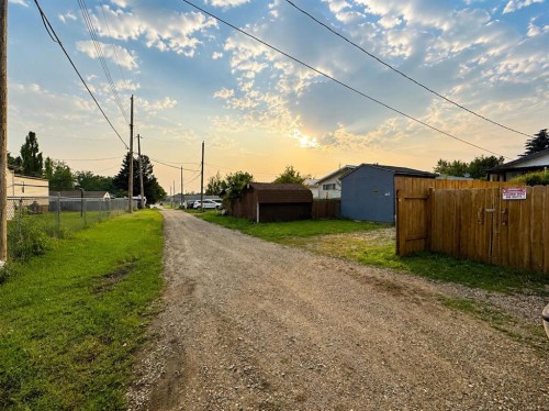 2119 23 Ave Close, Bowden, AB 